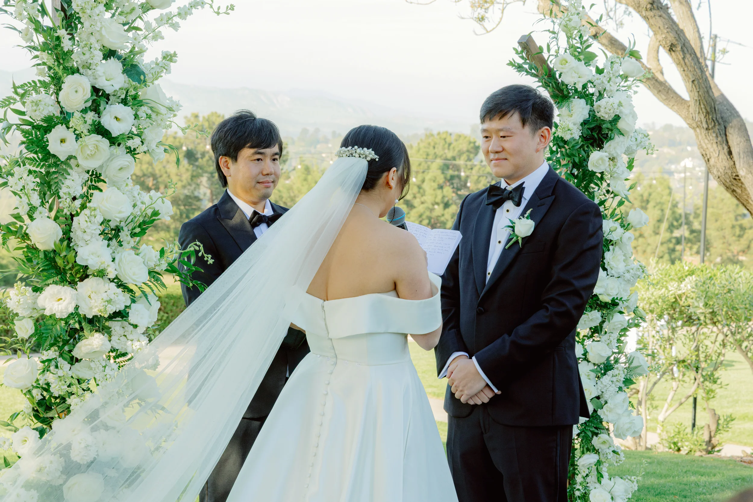 Best Wedding Photographer Near Me: How to Choose the Right Team for Your Big Day